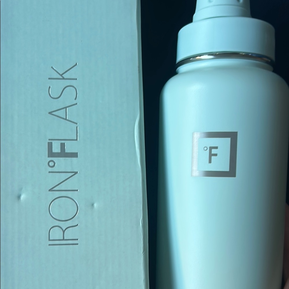 Iron Flask Light Blue Water Bottle‎ - Picture 2 of 4